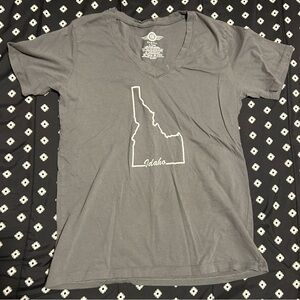 Gray Idaho Graphic v- neck T-Shirt- size s